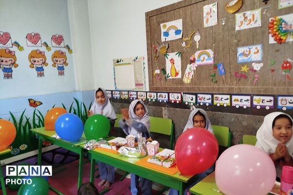 جشن شکوفه های آموزشگاه شریعتی نیا چهاردانگه