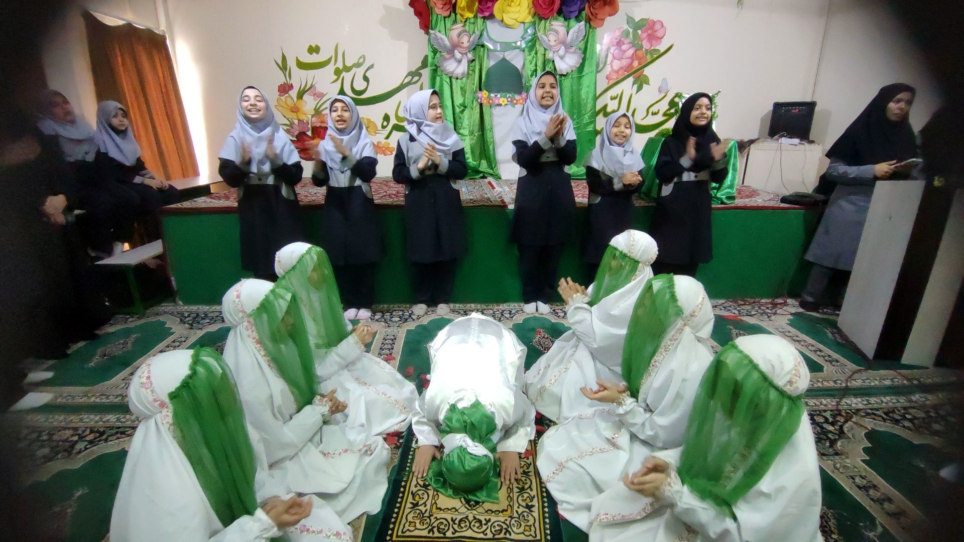 جشن عید مبعث در دبستان شاهد حاج تقی آقا بزرگ مشهد