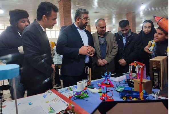 درخشش خلاقیت دانش آموزان قدسی در نمایشگاه دستاوردهای فناورانه و پژوهشی