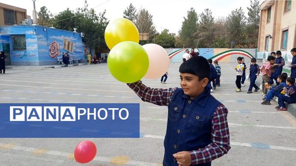 بمناسبت روز جهانی کودک برپایی جشنواره صبحانه سالم در دبستان پسرانه سرافراز ناحیه۷ مشهد