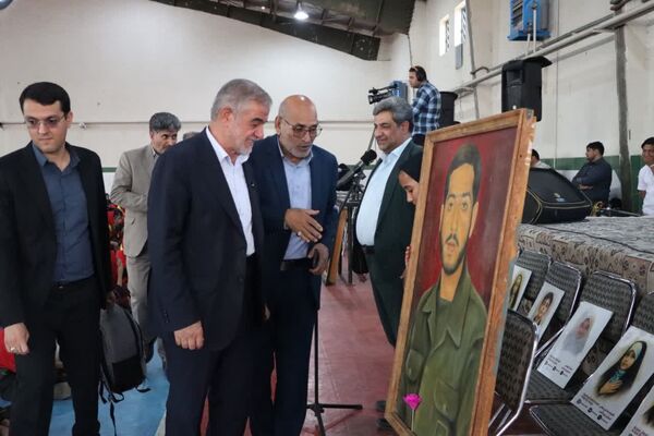 ثبت اثر انگشت هزار دانش‌آموز یزدی پای پرچم ایران