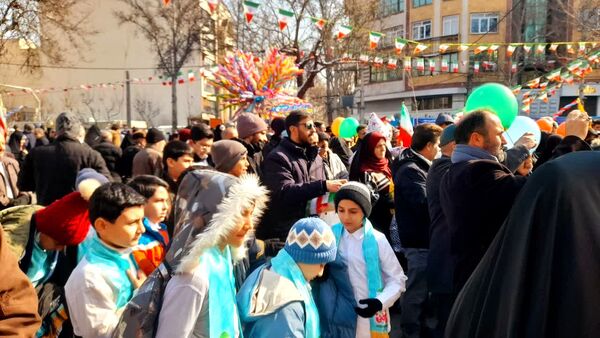 راهپیمایی یوم‌الله ۲۲بهمن با حضور پرشور مردم در استان البرز