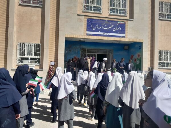 جشن عاطفه ها در هنرستان بنت الهدی صدر و دبستان حضرت آسیه (س) شهر رباط‌سنگ