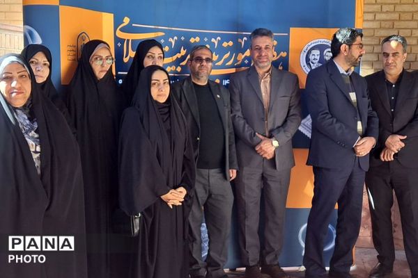 غبار روبی مزار شهیدان رجایی و باهنر با حضور وزیر آموزش و پرورش به مناسبت سالروز تاسیس امور تربیتی 