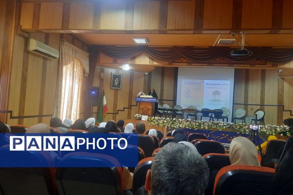 محفل حافظ‌خوانی در کانون فرهنگی تربیتی حضرت زینب(س)