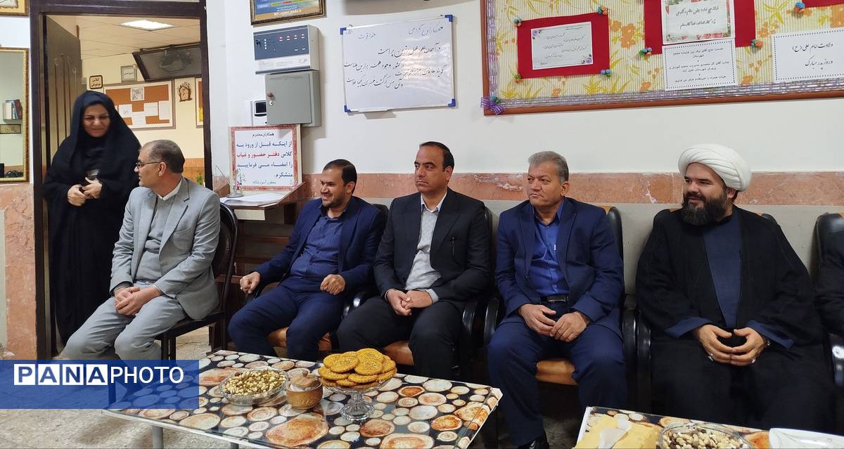 بازدید نماینده مجلس شورای اسلامی منطقه ترشیز از دبیرستان حضرت معصومه (س) شهرستان خلیل‌آباد