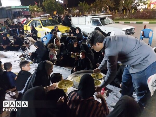 گرامیداشت چهلمین روز تدفین آقای شهید ایران و برگزاری مراسم شب شهادت امام حسن عسکری(ع) با حضور ۸۰۰ نفر