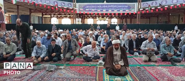 تجلیل از افتخارآفرینان عرصه نماز و قرآن ملایر
