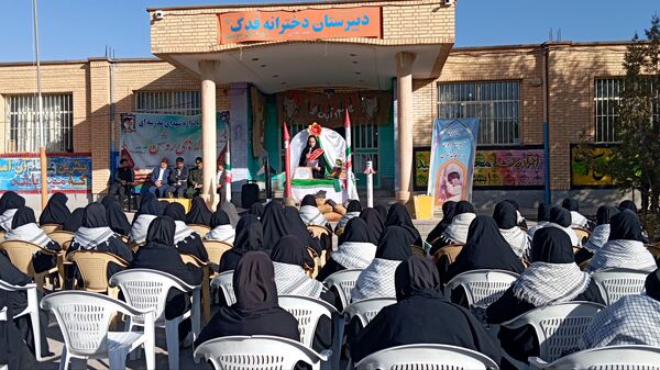 دبیرستان دخترانه فدک میزبان آیین زنگ نمادین «استکبار‌ستیزی» در شهر بن 