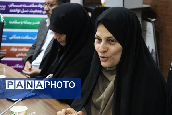 جلسه مراقبان و سفیران سلامت در آموزش و پرورش منطقه 14 تهران با حضور مسئولان اداره‌کل شهر تهران