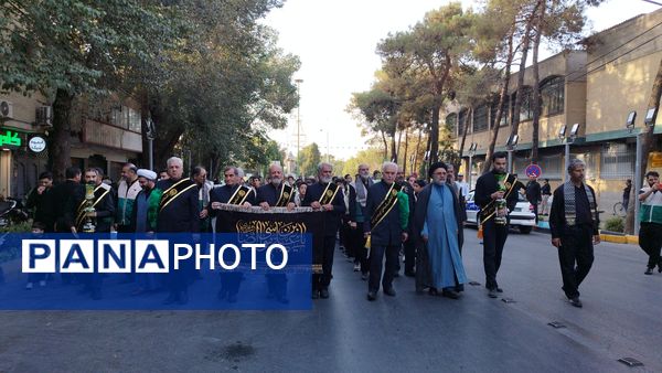 قافله پیاده‌روی و عزاداری خادمیان رضوی و هیات‌های مذهبی اصفهان