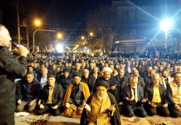 رزمندگان خیابان‌های الشتر با برگزاری نماز استغاثه پیروزی را از خداوند خواستار شدند