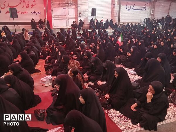 اجتماع شبانه مردم کرج  زیر پرچم اباعبدالله الحسین( ع)