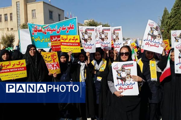 13 آبان؛ تجلی بیداری و استکبارستیزی دانش‌آموزان