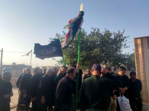 آیین جمع آوری نذورات مردمی در روز عاشورا 