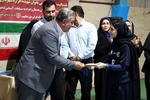 جلیل از ملی‌پوش هندبال قرچک پس از بازگشت از مسابقات قهرمانی آسیا