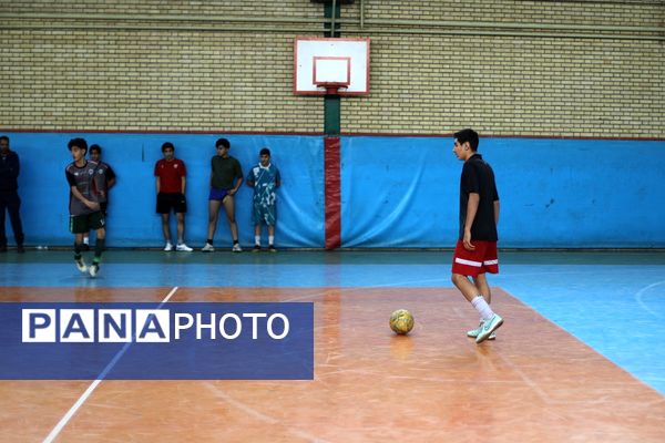 مسابقات قهرمانی فوتسال در منطقه کهریزک 