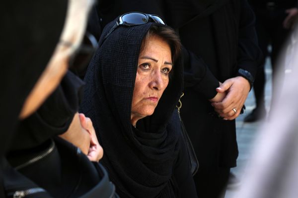  مراسم تشییع پیکر هوشنگ حریرچیان در  خانه هنرمندان اصفهان