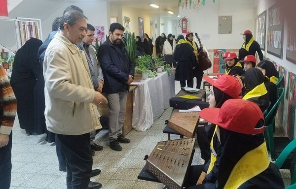 مدرسه تمام تشکیلاتی همدان، دستاوردهای تربیتی دهه فجر را به نمایش گذاشت