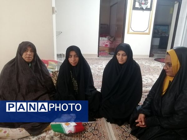 دیدار گروه جهادی شهید صمدی با خانواده شهید نیکدل