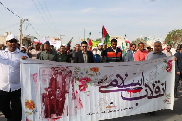 مردم بندرخمیر با حضور یکپارچه در ۲۲ بهمن اقتدار خود را فریاد زدند