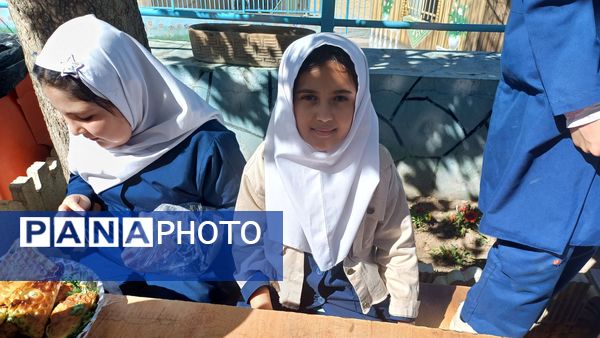 جشنواره فروش غذاهای سالم با مشارکت دانش آموزان مدرسه شهید رجایی ۱ منطقه پردیس 