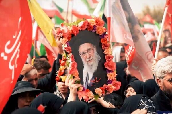 تشییع رهبر شهید انقلاب در کربلای معلی