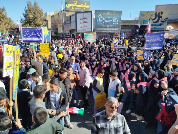 مردم کاشمر با گام‌های استوار در مسیر آرمان‌های انقلاب گام برداشتند 