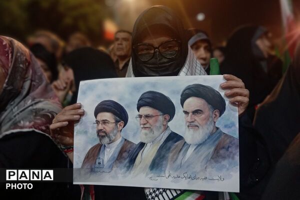 شور و حماسه  مردمی در شهرستان قرچک در شب صد و سوم