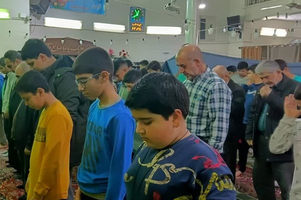 بازدید معاون پرورشی و تربیت بدنی ناحیه دو شهرری از مراسم اعتکاف دانش آموزی 