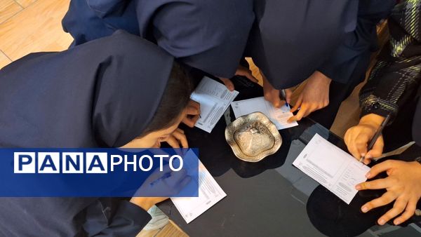  انتخابات شورای دانش آموزی در دبیرستان دخترانه قویدل