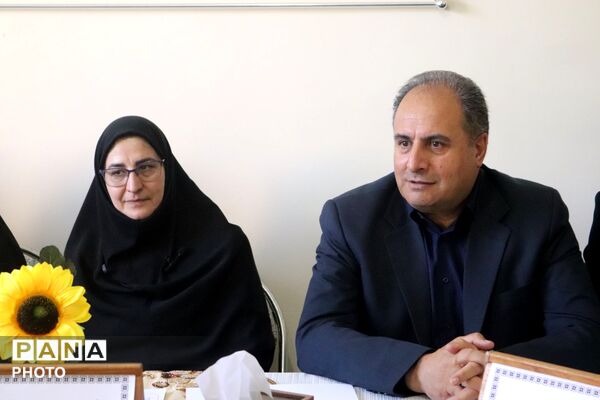 نمایشگاه طرح‌های ارتقا کیفیت آموزش در مقطع ابتدایی استان آذربایجان شرقی با حضور معاون وزیر 
