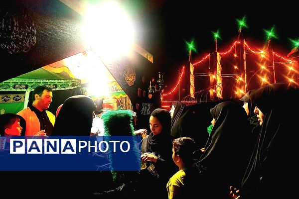 انفجار شور حسینی در قلب تهران؛ نوجوانان میدان آزادی را عاشورایی کردند