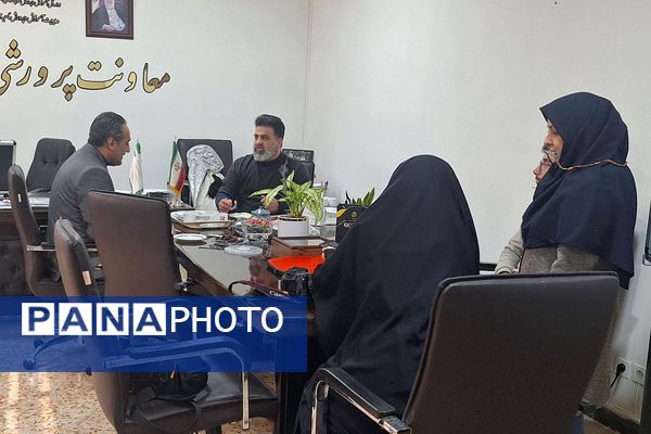 بینایی سنجی کارکنان اداره آموزش و پرورش ناحیه دو شهرری به مناسبت ایام الله دهه فجر 