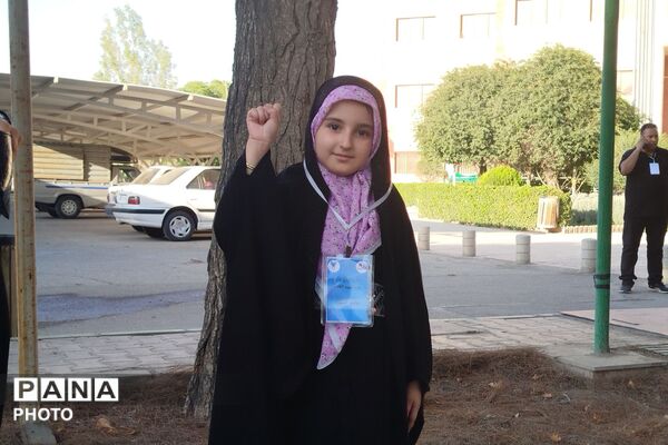 نوجوانان؛ پیشگامان میزبانی از مهمانان مراسم وداع و تشییع پیکر امام امت