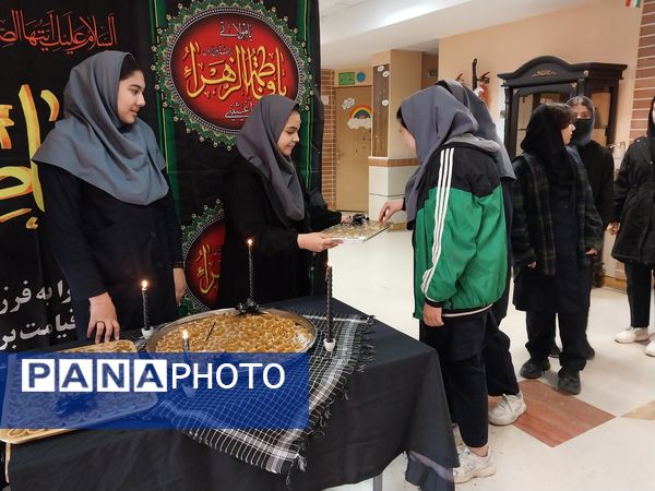 ایستگاه‌های صلواتی و دسته‌های سینه‌زنی و هیات‌های عزاداری در مدارس شهرستان قدس