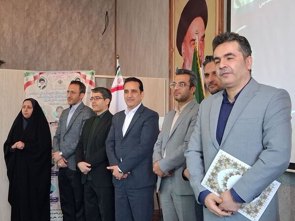 تقدیر از پژوهشگران برگزیده ناحیه 5 مشهد