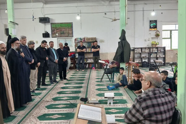 دیدار مدیر آموزش و پرورش شهرستان آباده با دانش‌آموزان معتکف 