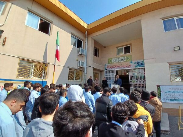  تجلیل از خانواده شهید سعید شاطرزاده در هفته شهدا 