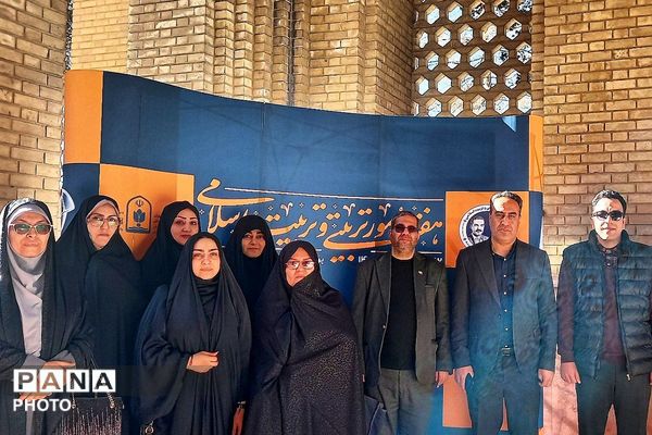 غبار روبی مزار شهیدان رجایی و باهنر با حضور وزیر آموزش و پرورش به مناسبت سالروز تاسیس امور تربیتی 