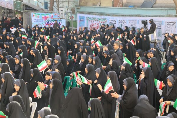 در دل این زمستان سخت و از پس سال‌ها، همچنان عطر آزادی به مشام می‌رسد