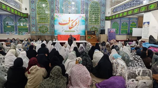 شور معنوی اعتکاف دانش‌آموزی در دامغان