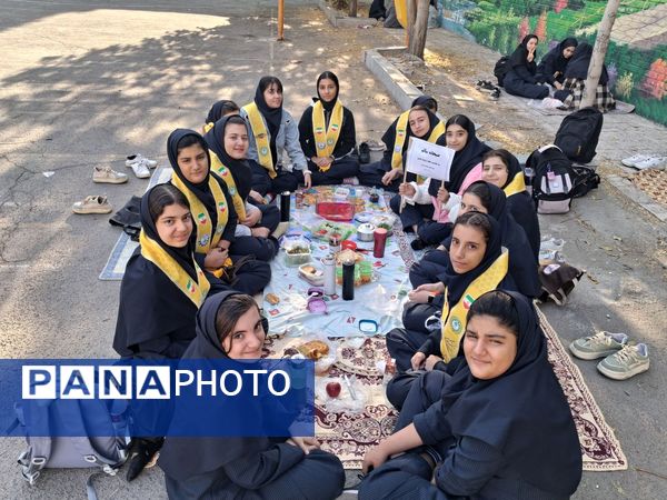 پیشتازان سلامت و نشاط در اردوی دبیرستان شهید مدرس 