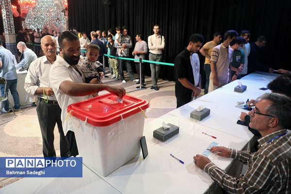 مرحله دوم انتخابات چهاردهمین دوره ریاست‌ جمهوری در آستان امامزاده صالح(ع)