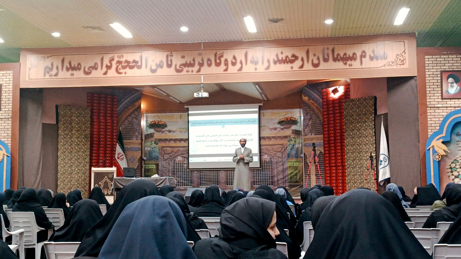 نشست تبیینی اعضای شورای دانش آموزی نواحی مشهد