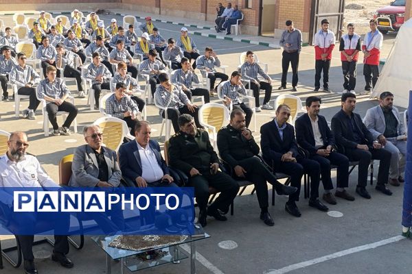 مراسم پدافند غیرعامل در دبیرستان بشارت بهارستان‌دو 