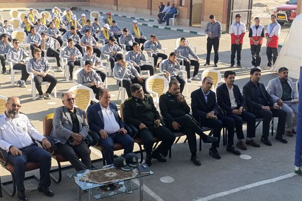 مراسم پدافند غیرعامل در دبیرستان بشارت بهارستان‌دو 
