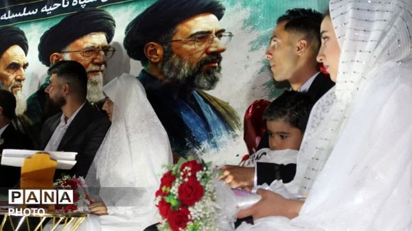 عقد سه زوج جوان در دل راهپیمایی مردمی، آغاز  زندگی مشترک با عطر همدلی و اتحاد