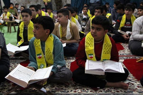 مراسم معنوی اعتکاف دانش‌آموزان پسر یزدی در فهرج