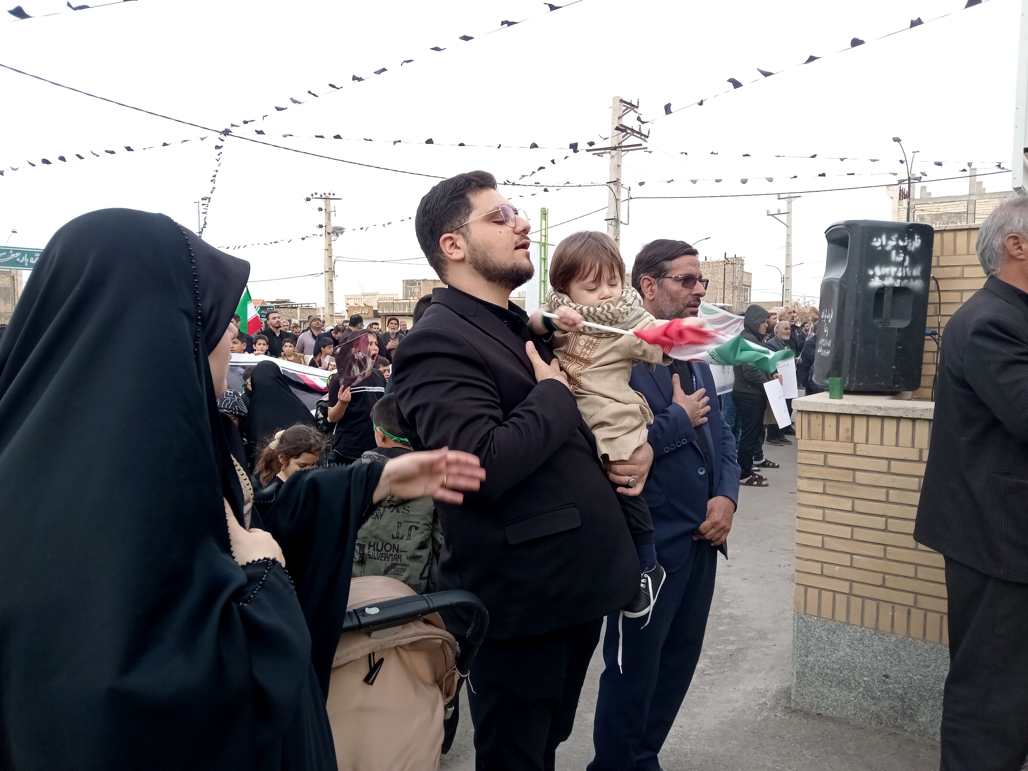 همه ما باید مطیع امر ولایت باشیم